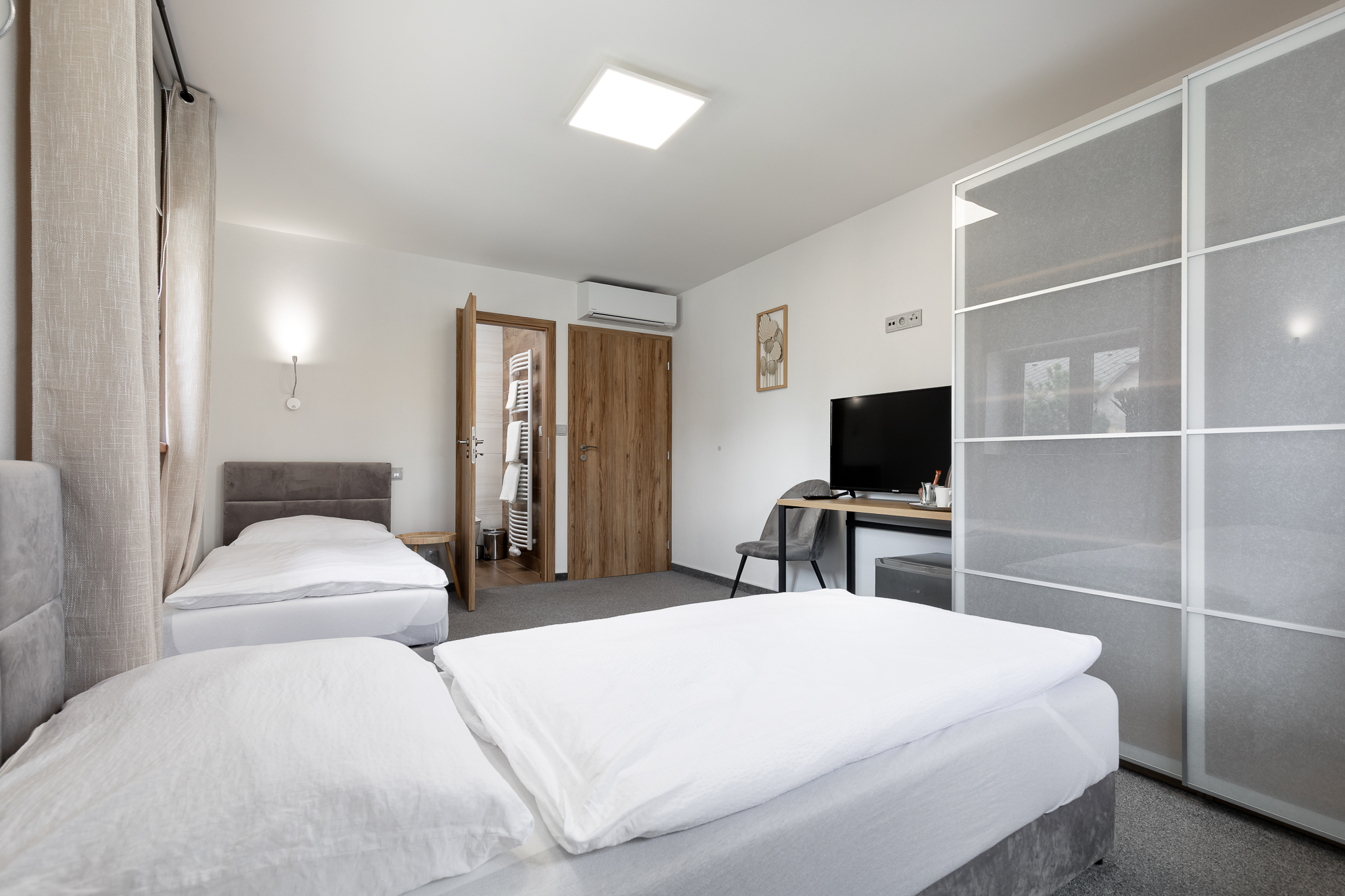 Deluxe twin room for 2 guests